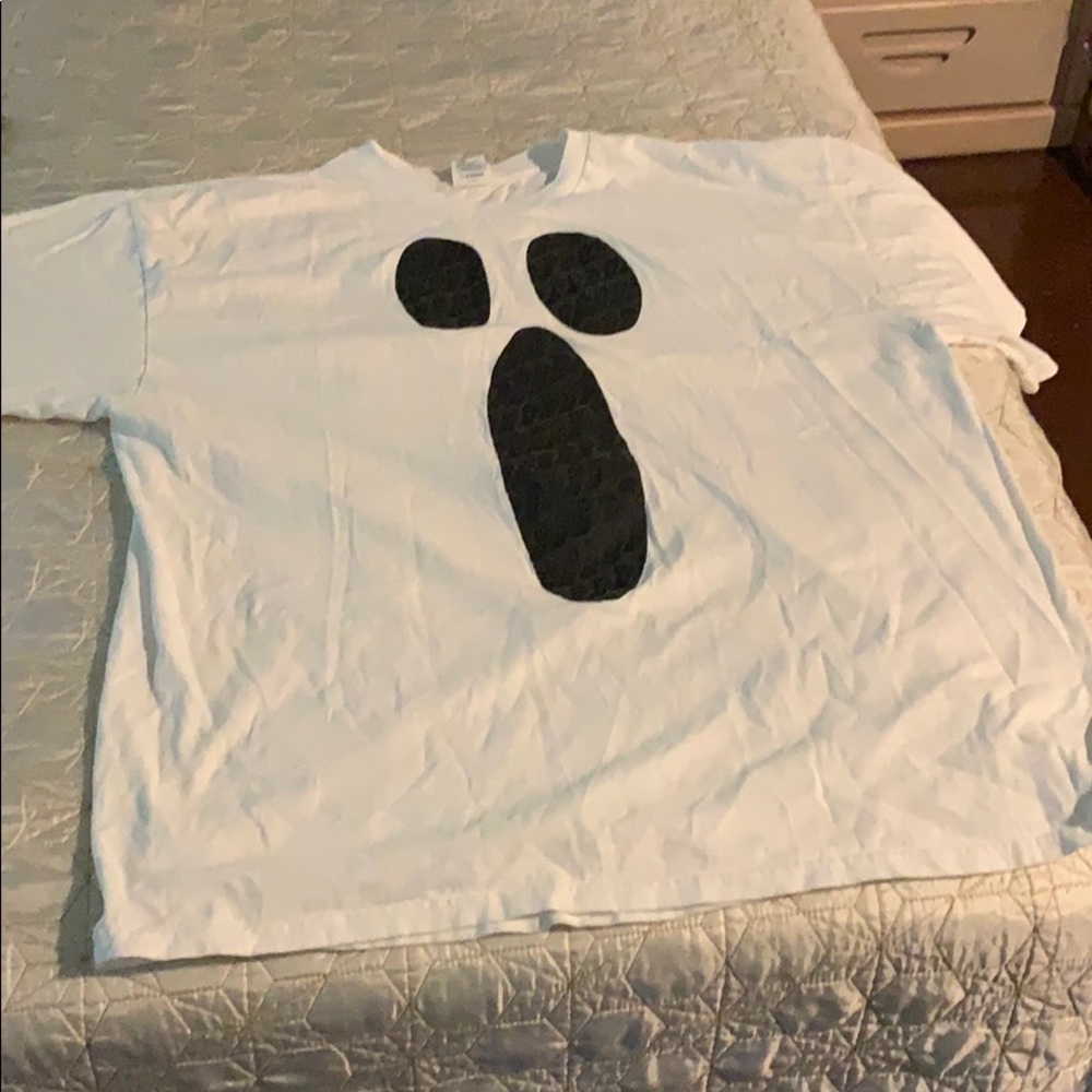 White crew neck tee shirt - BOO !!